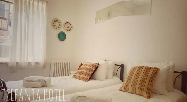 Семейный номер Standard с балконом Tzefania Hotel
