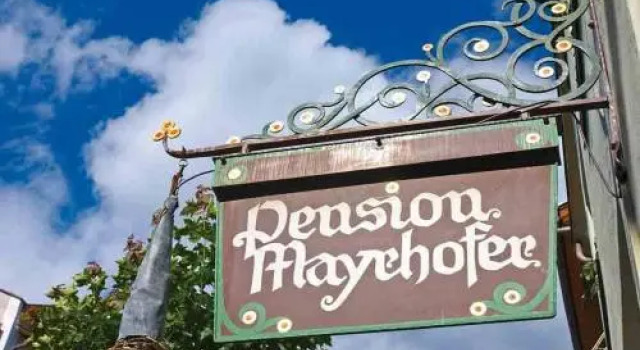 Pension Mayrhofer, Забронировать Отель Отели Брессаноне с парковкой, рядом с Pharmacy Museum, Парковка