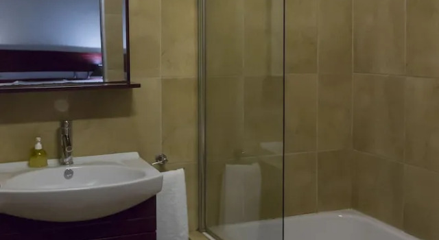 Четырёхместный номер Standard c 1 комнатой с балконом Bayswater Lodge