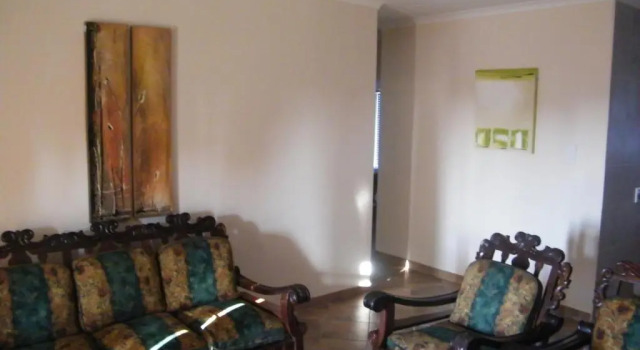 Апартаменты с 3 комнатами Airport Lodge Guest House