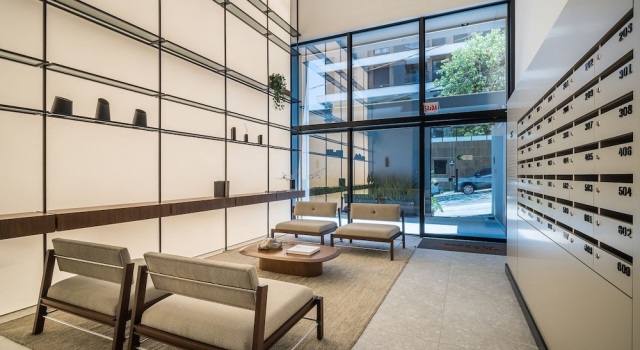 Апартаменты 1BR Apt in Condo w/ Pool and BBQ Evh0609