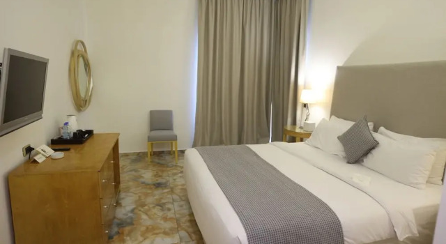 Номер Deluxe с балконом и с частичным видом на море Riviera Hotel and Beach Lounge, Beirut