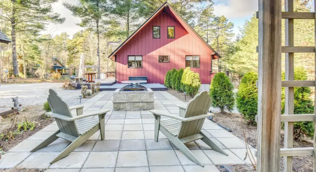 Коттедж Charming Tamworth Cabin w/ Grill & Fireplace