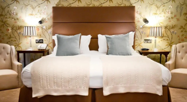 Sviitti puutarhanäkymä Lewtrenchard Manor Hotel