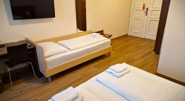 Трёхместный номер Standard с балконом Mikon Eastgate Hotel