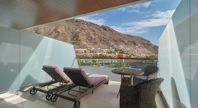 Двухместный номер Superior с видом на бассейн Radisson Blu Resort & Spa, Gran Canaria Mogan
