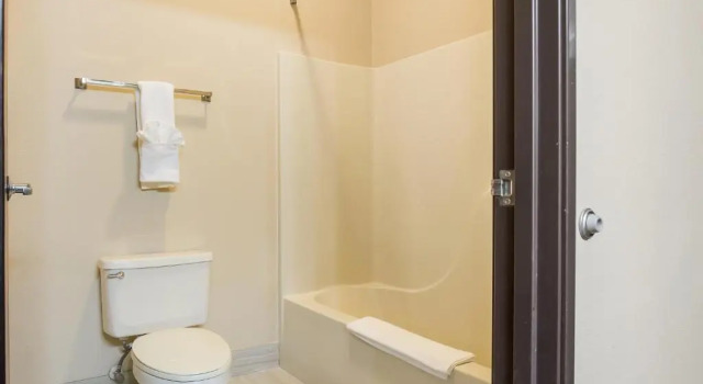 Четырёхместный номер Standard Quality Inn & Suites Caseyville - St Louis