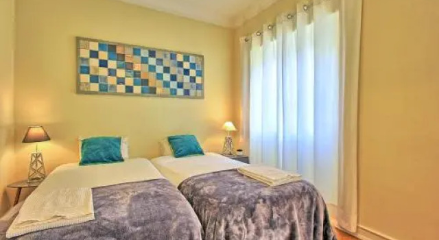 Almirante 2 Four Bedrooms, Забронировать Отель Отели Лиссабона с парковкой, рядом с Рештаурадориш, Парковка