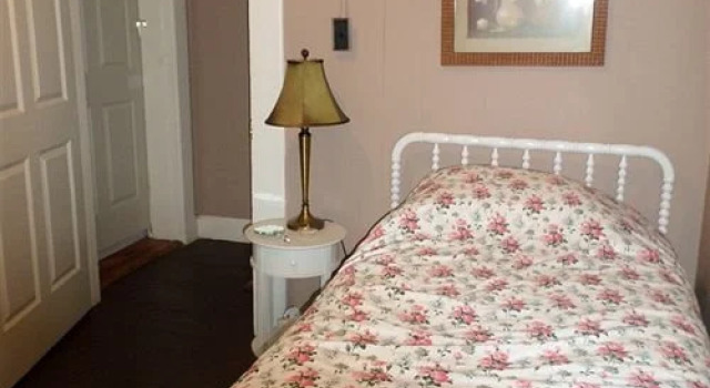 2 Sisters Bed & Breakfast, Rezervați Hotel Madison Indiana