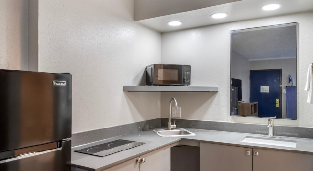 Четырёхместный номер Deluxe Days Inn by Wyndham Victoria TX East