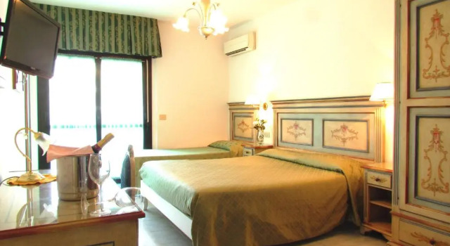 Hotel Oasi, Book Hotel Hoteller i Friuli Venezia Giulia med parkering, Parkering