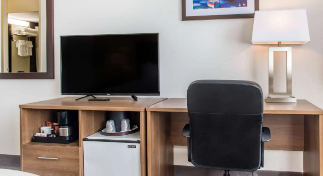 Четырёхместный номер Standard Quality Hotel Dorval Aeroport