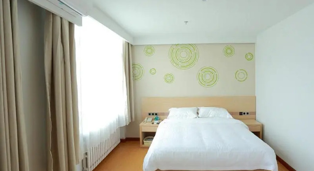 GreenTree Inn Yichun Qingshan Street Express Hotel, Book Hotel Hoteller i Yichun med parkering, Parkering