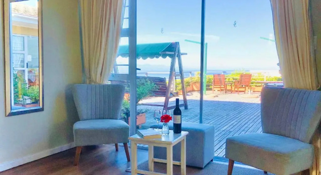 Номер Superior Dolphins Playground Beachfront B&B