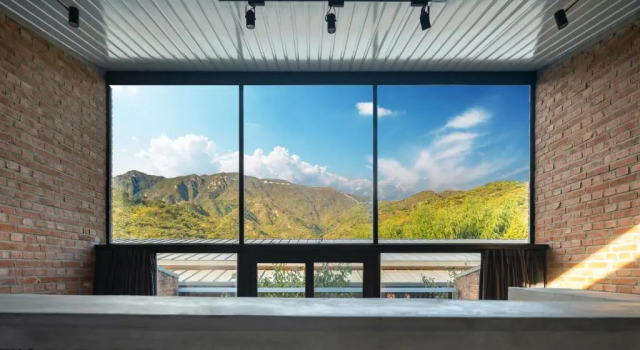 Двухместный номер Superior Brickyard Retreat at Mutianyu Great Wall Adjoin to Mutianyu Great Wall - Room with the View of Great Wall - Chinese massage experience - Vehicle Shuttle Service - International Catering - SPA& Nail Beauty Facilities