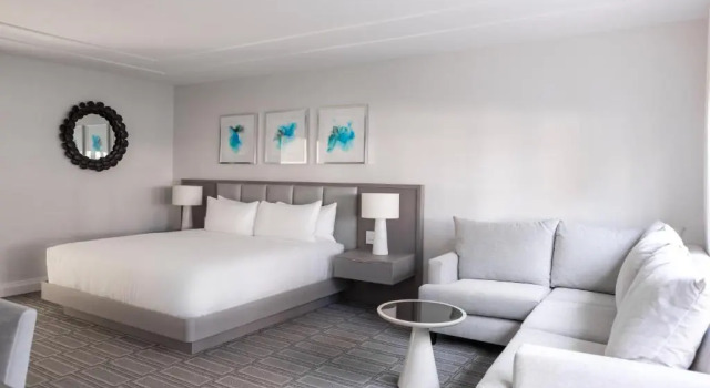 Полулюкс The Pillars Hotel & Club