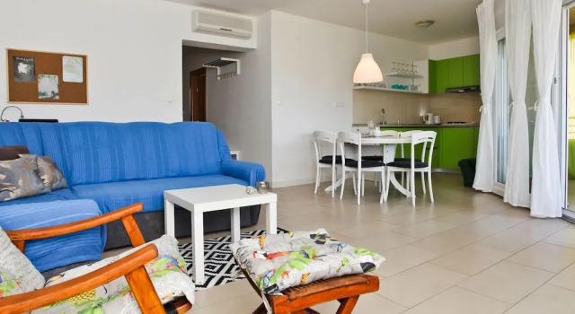 Spacious Apartment With Covered Terrace & Sea View, Prenota Appartamento Šilo 