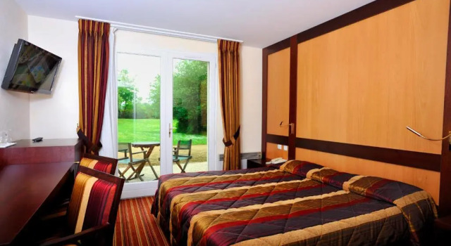 Au Relais Du Gué De Selle, Rezerwuj Hotel Hotele w Mayenne z basenem, Basen