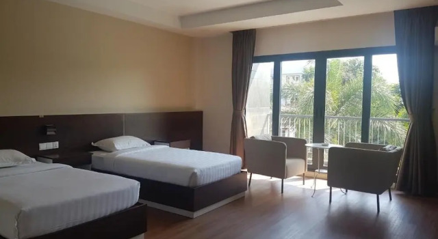 Airport Avenue Hotel