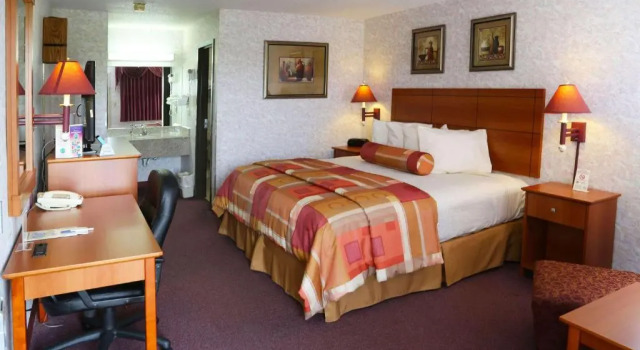 Номер Standard Magnuson Hotel Howell/Brighton