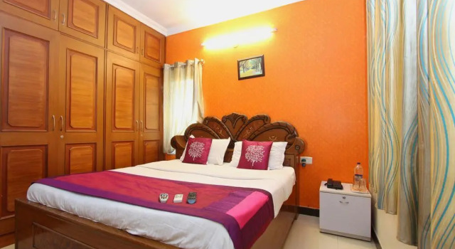 Homes by Varcity, Book Hotel Hoteller i Bangalore med parkering, Parkering