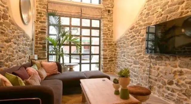 Akakia’s house