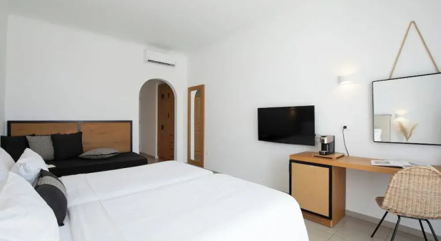 Трёхместный номер Standard с частичным видом на море The George Hotel Mykonos
