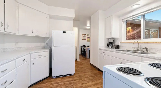 Люкс Orchard Flats Perfect Group Stay w/ Yard and BBQ