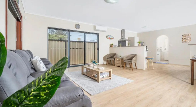 Коттедж Spacious 4BR House Right Near The Beach - Fast WIFI and Massive 85' TV
