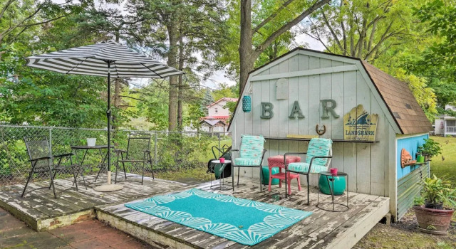 Darling Cottage ~ 1 Mi to Lake Erie Beach!, Book Feriehus Sommerhuse i Pennsylvania, Hytte