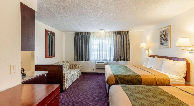 Четырёхместный люкс Rodeway Inn & Suites Portland West - Beaverton