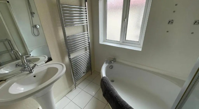 Апартаменты 1st floor 2 bedroom apartment with park views and garden.