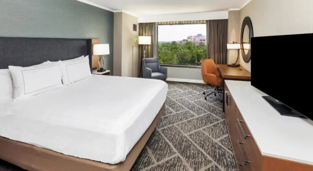 Двухместный номер High Floor DoubleTree by Hilton Tulsa - Warren Place