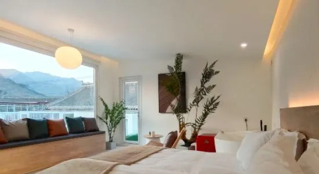 Кровать в общем номере с 6 комнатами Hidden Villa