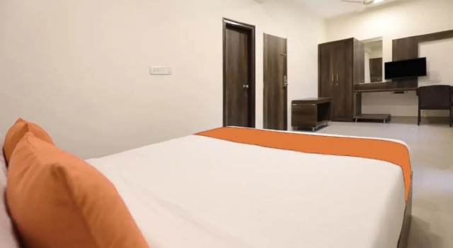 FabHotel Royal Serenity, Забронировать Отель Отели штата Карнатаки 3 звезды, 3*