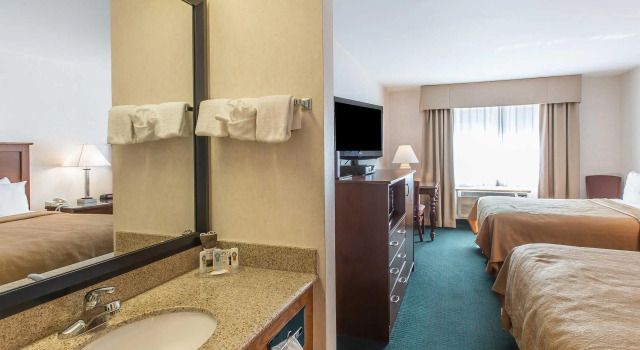 Четырёхместный номер Standard Quality Inn & Suites Steamboat Springs