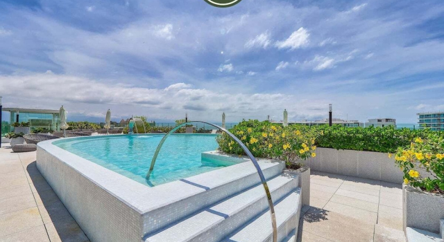 Luxury 3 BR Condo - Beach Access 1 Block Away, Boek Hotel Bucerías 