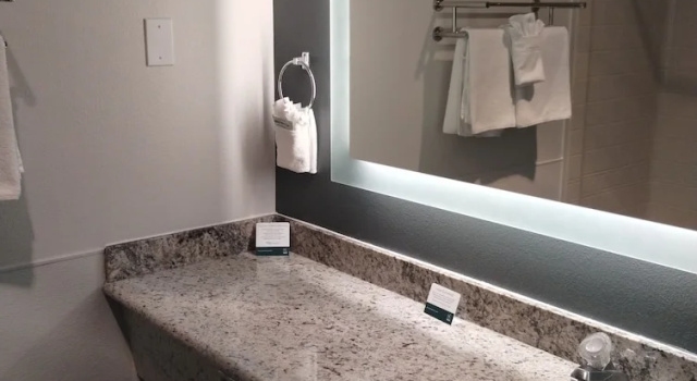 Семейный люкс Quality Inn & Suites Wilsonville