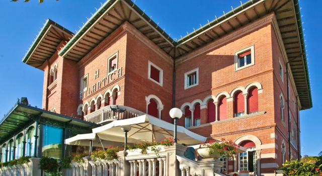 Hotel Atlantica, Забронировать Отель Отели Чезенатико с парковкой, Парковка