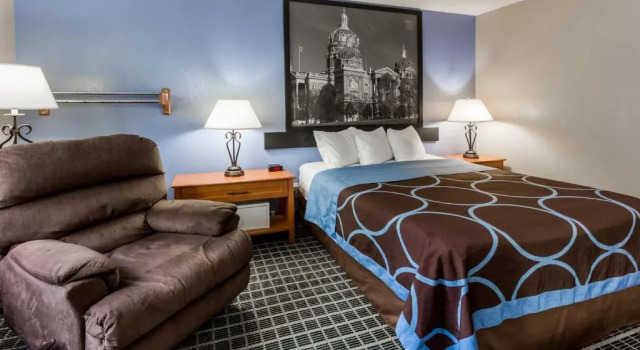 Двухместный номер Accessible Super 8 by Wyndham Iowa City/Coralville