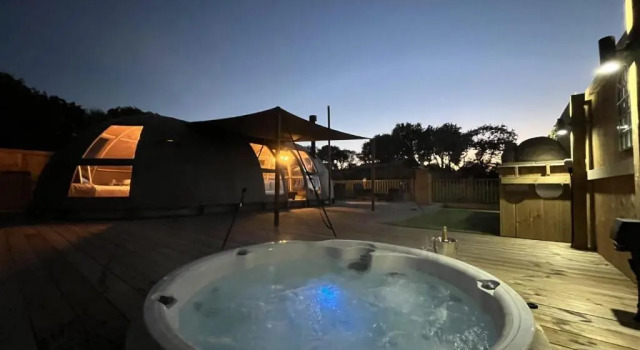Sunrise Dome Tent, Забронировать Кемпинг Кемпинги и глэмпинги Кэру, Кемпинг