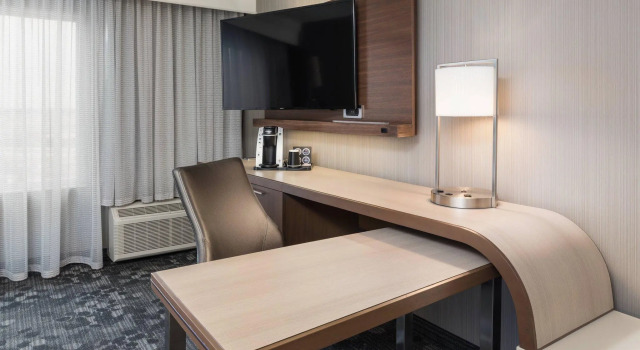 Двухместный люкс Courtyard by Marriott Toronto Vaughan