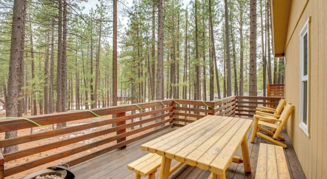 Коттедж Hot Tub, 1 Mi to Beach: South Lake Tahoe Home