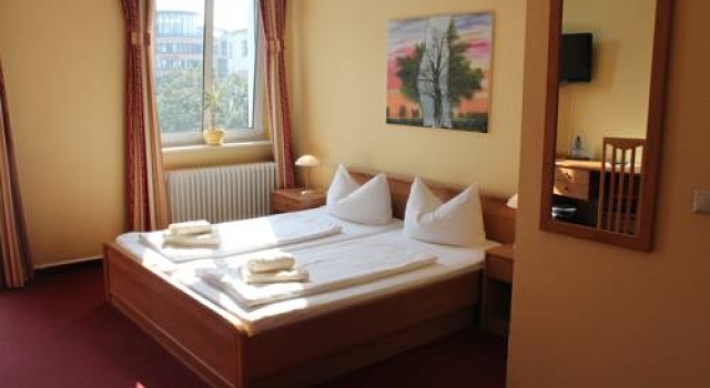 Hotel Pension Fischer, Rezervasyon Otel Charlottenburg Berlin, Shopping Center KaDeWe yakınında
