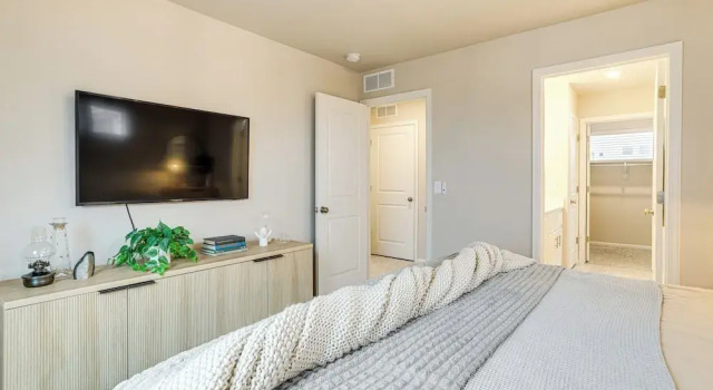 13 Mi to Dtwn Denver: Spacious Home w/ Balcony!, Prenota Casa vacanze Hotel a Denver con parcheggio, Parcheggio