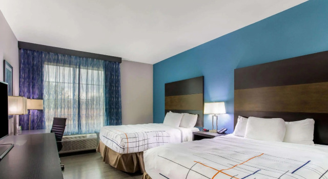 Четырёхместный номер Standard La Quinta Inn & Suites by Wyndham Cullman