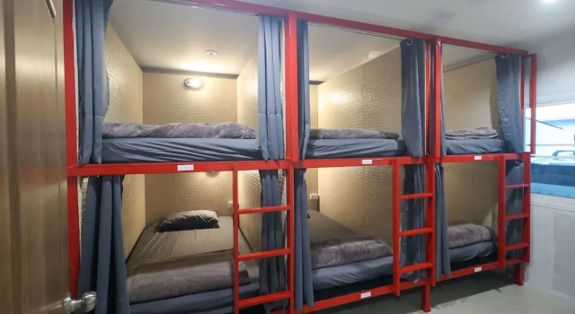 No.9 Hostel kanchanaburi, Забронировать Хостел Канчанабури провинция Канчанабури, рядом с Железнодорожный вокзал Канчанабури