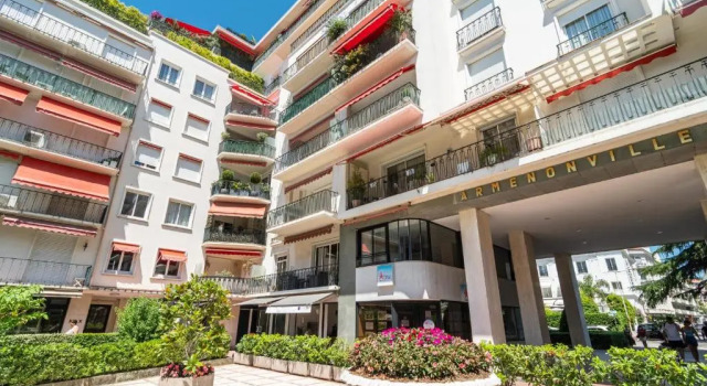 Cannes Center La Croisette Splendid 2 BR in premium residence gardens and balcony by Olam Properties