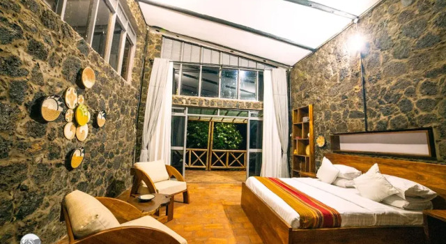 Imbogo Diners and Lounge, Prenota Hotel Kisoro Uganda