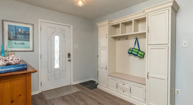 At Last! - Private Bay Beach! Unique Octagonal House Offers Views From Nearly Every Room. Enjoy The Lovely Wrap Around Porch. 3 Bedroom Home by Redawning, Boek Hotel Dauphin Island Alabama